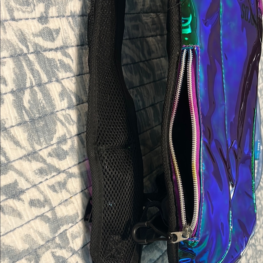 Iridescent Hydration Backpack - Picture 6 of 6
